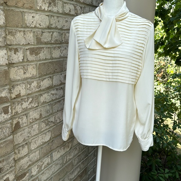 Vintage Tops - Vintage Soft Ivory Cream Tie Front Blouse - 8 Petite